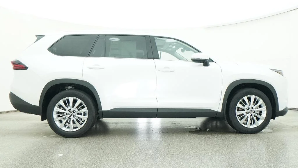 New 2026 Wind Chill Pearl Toyota Platinum image 13
