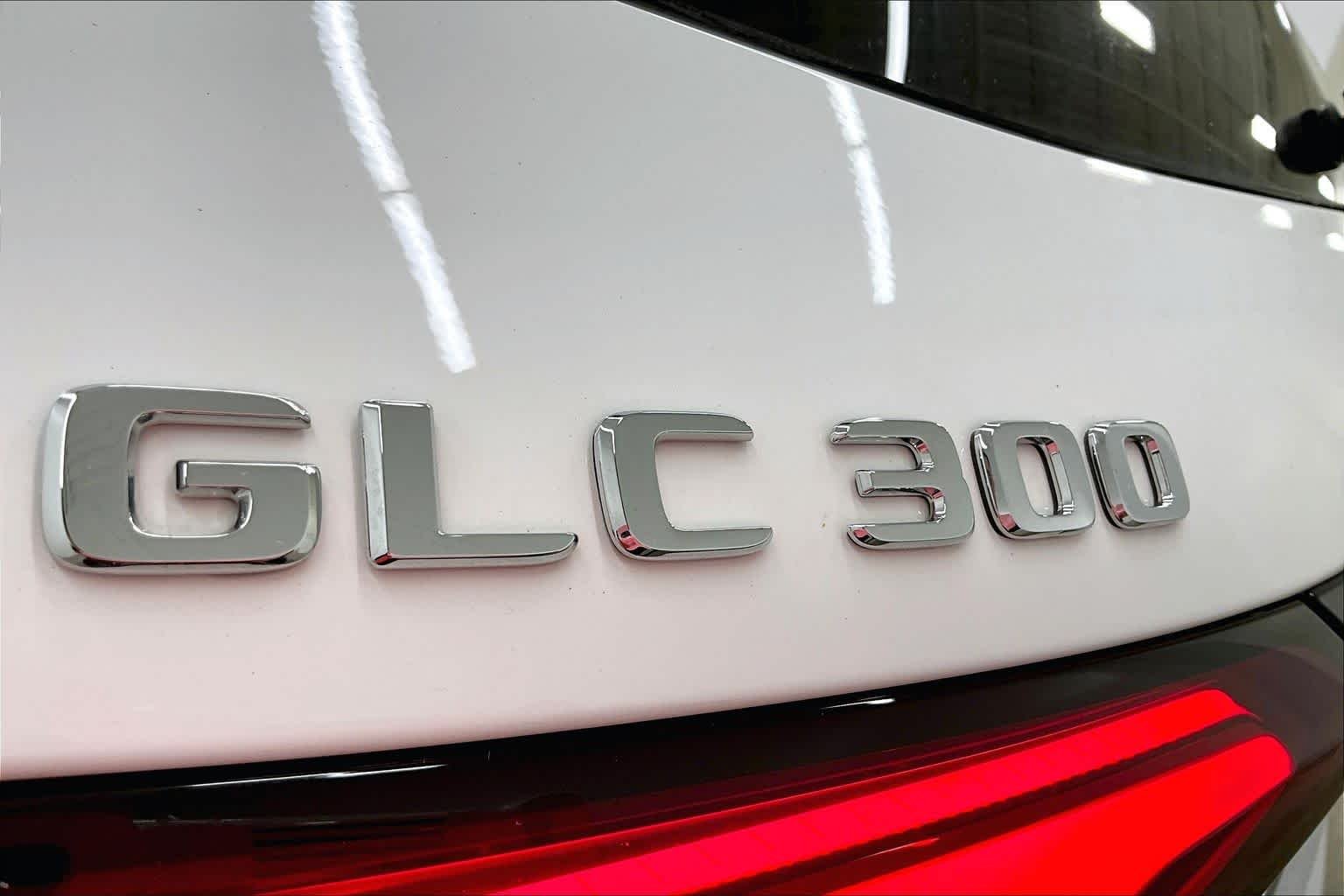Used 2025 Polar White Mercedes-Benz GLC 300 image 10