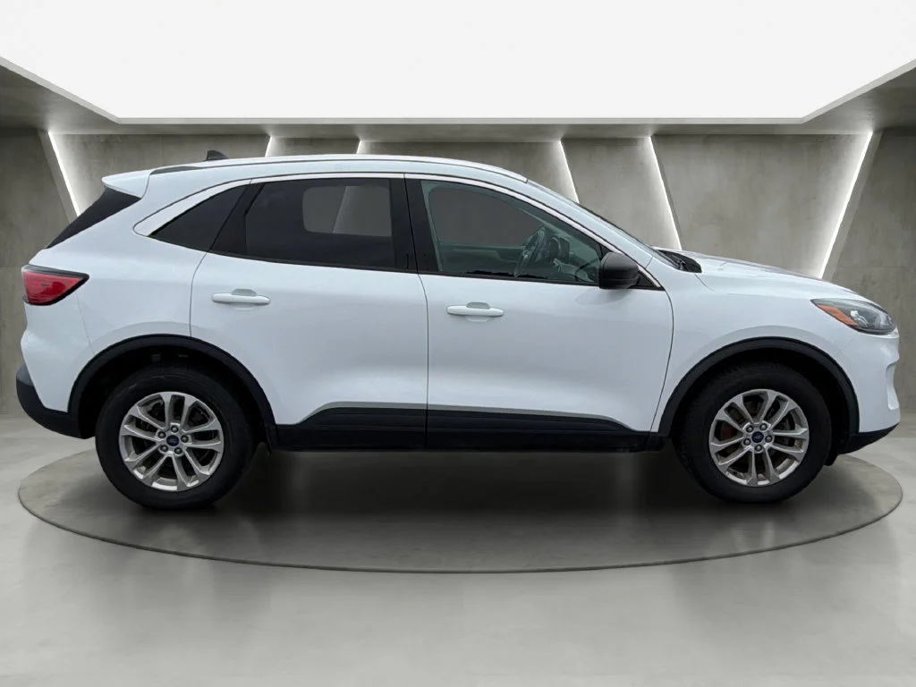 Used 2022 Ford Escape SE with VIN 1FMCU9G6XNUA17027 for sale in Adams, NY