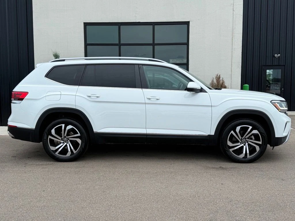 Used 2022 White Volkswagen SEL image 9