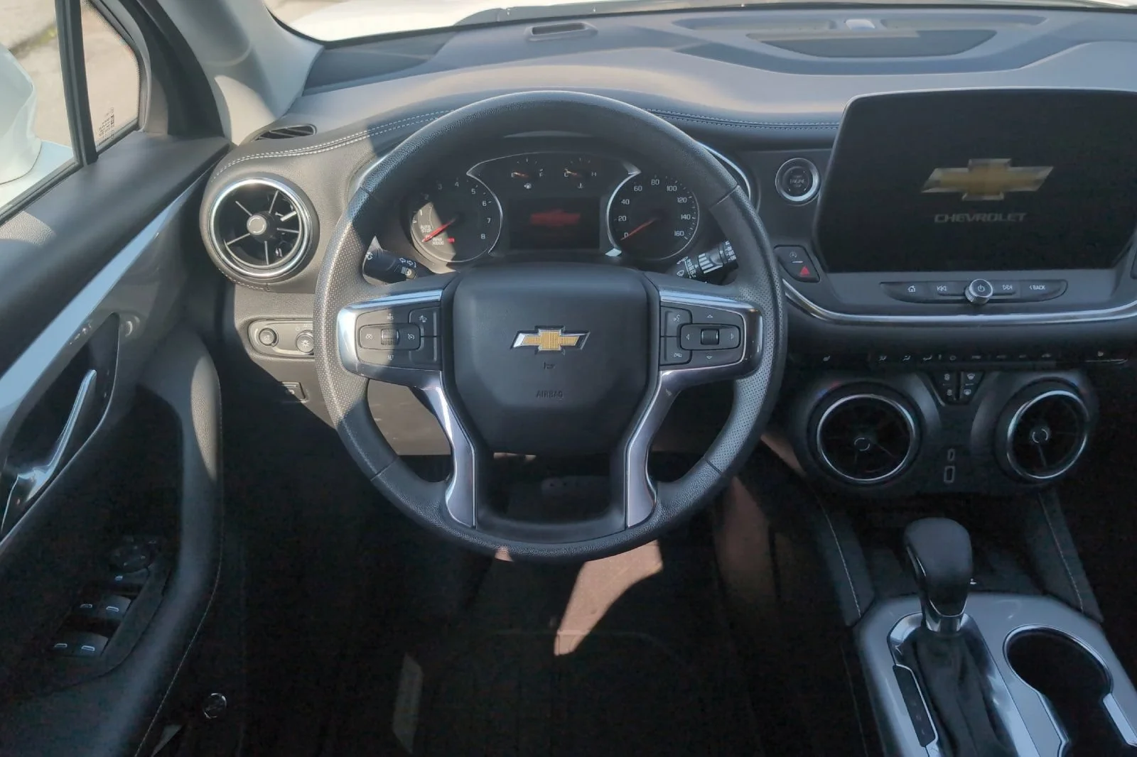 Used 2024 Summit White Chevrolet 2LT image 15