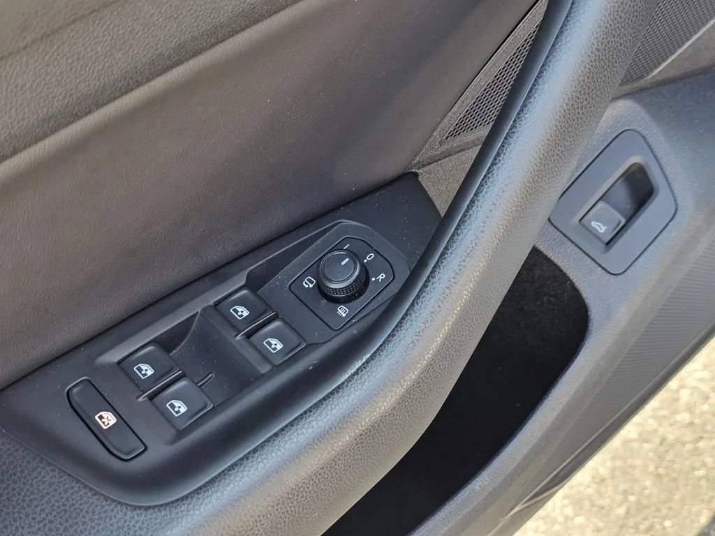 Used 2019  Volkswagen SEL image 22