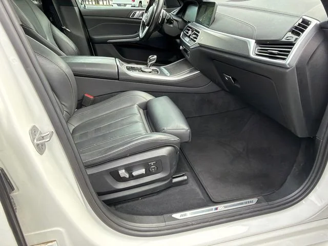 Used 2021 White BMW sDrive40i image 13