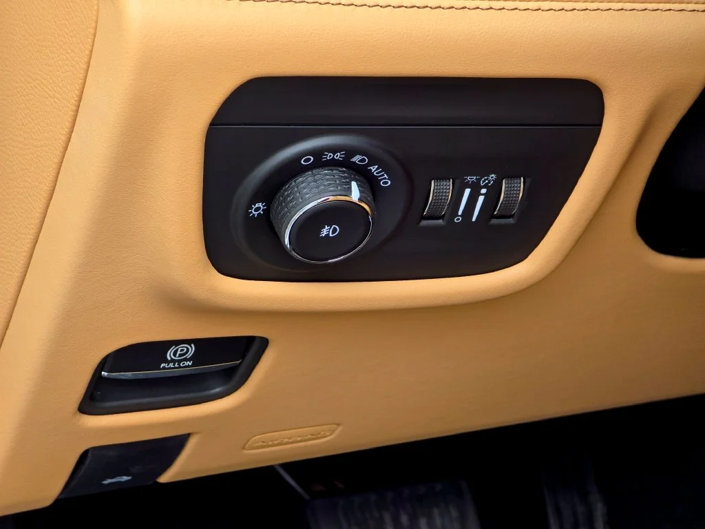 New 2027 White/off-white Jeep Summit image 34