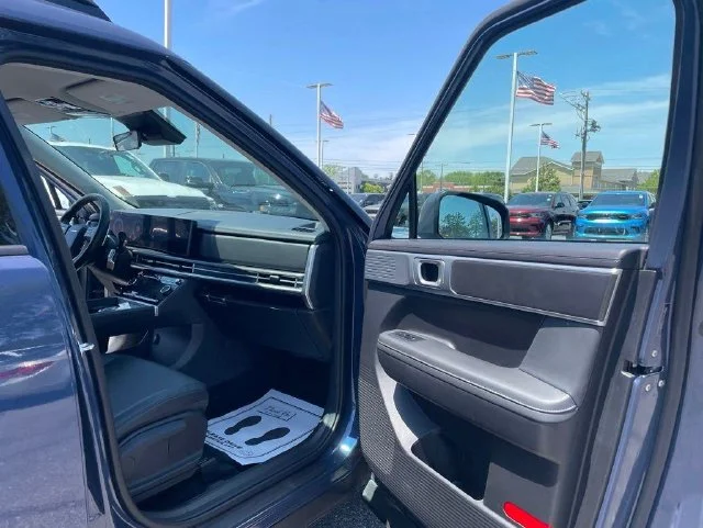 Used 2025 Blue Hyundai SEL image 38