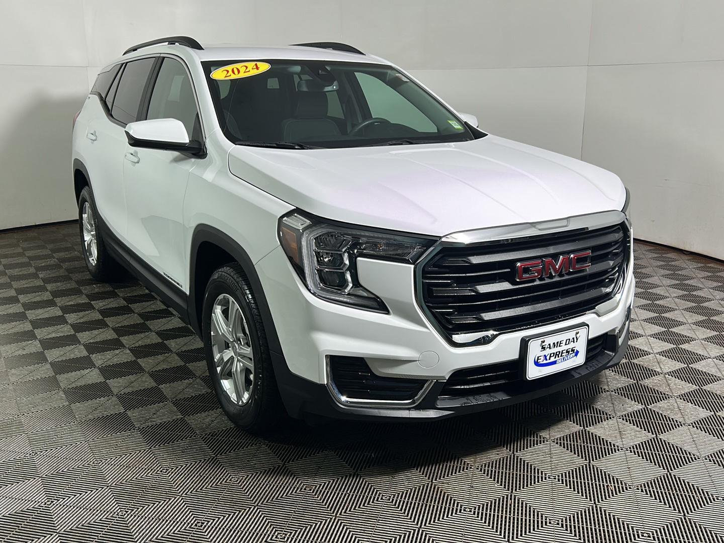 Used 2024 Summit White GMC SLE image 4
