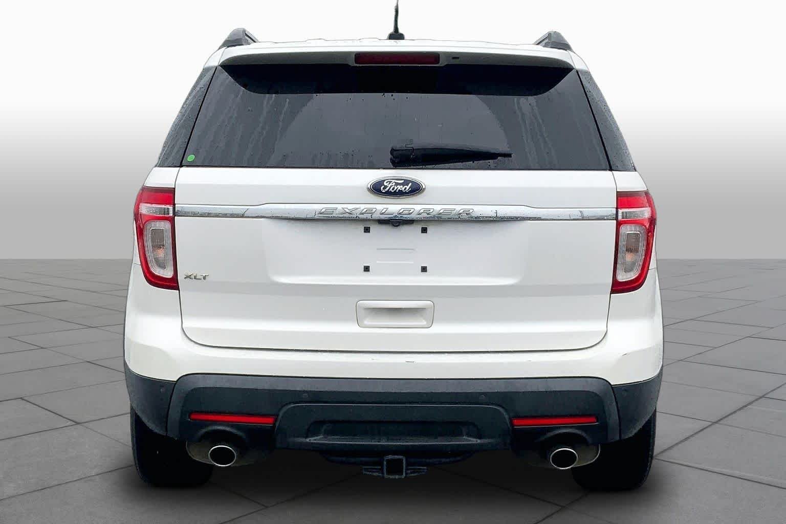 Used 2012 White Platinum Metallic Tri-coat Ford XLT image 4