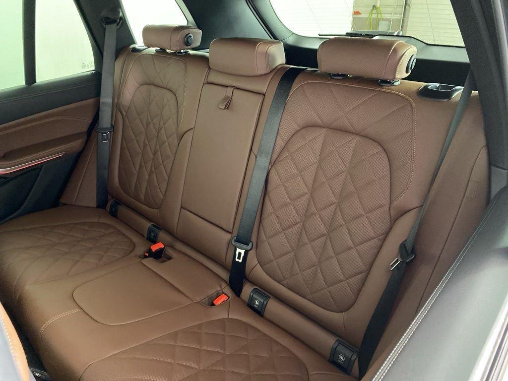 2026 BMW X5 50e - Photo 8