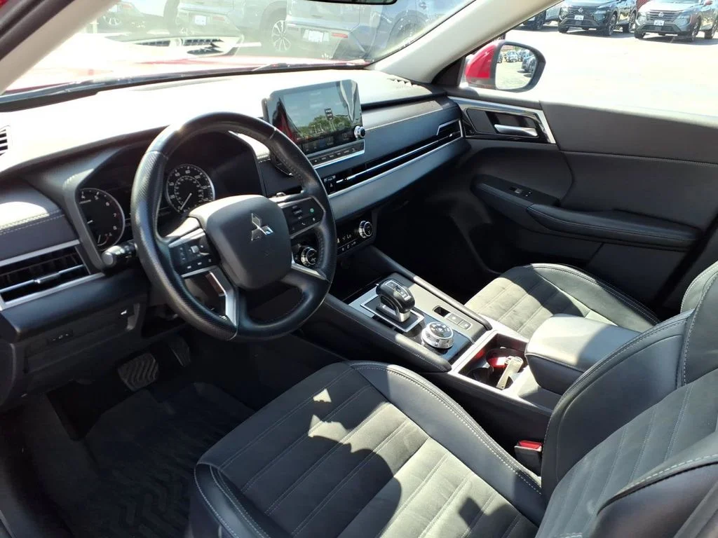 Used 2024 Red Mitsubishi SE image 18