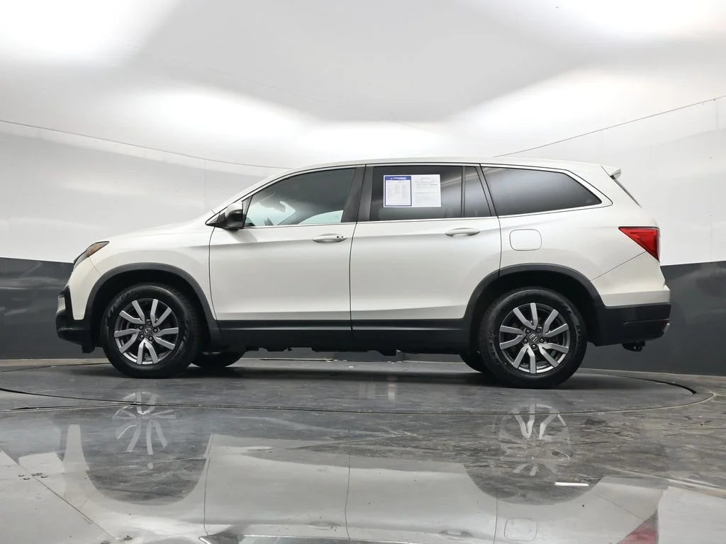 Used 2019 White Diamond Pearl Honda EX image 35