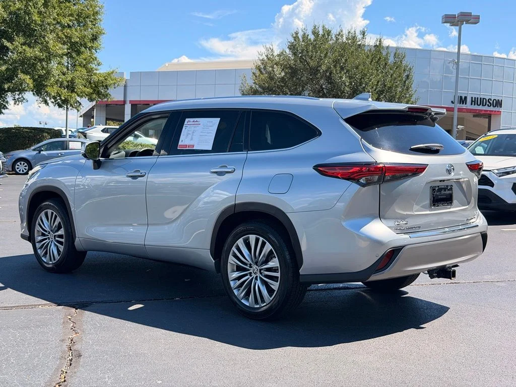 Used 2023 Silver Toyota Platinum image 11