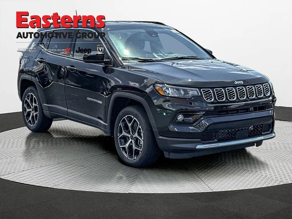 New 2026 Diamond Black Crystal Pearl-Coat Exterior Paint Jeep Limited image 3