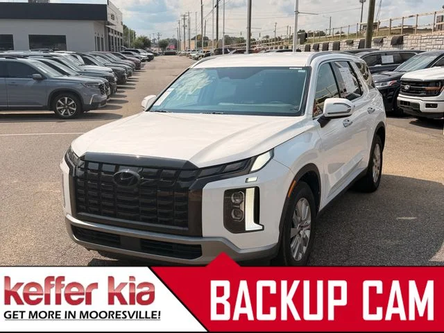 Used 2023 White Hyundai SEL image 1