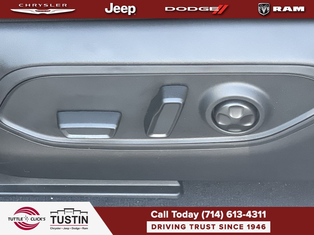 New 2026 Bright White Clear-Coat Exterior Paint Jeep Laredo Altitude image 22