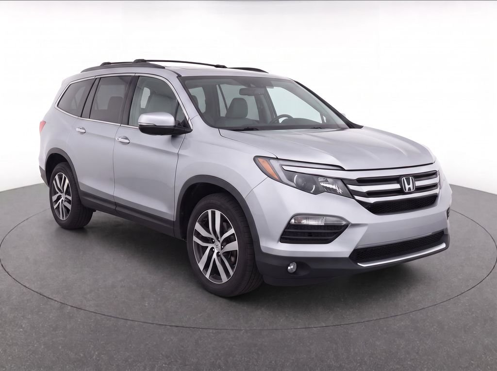 Used 2018 Silver Honda Touring image 2