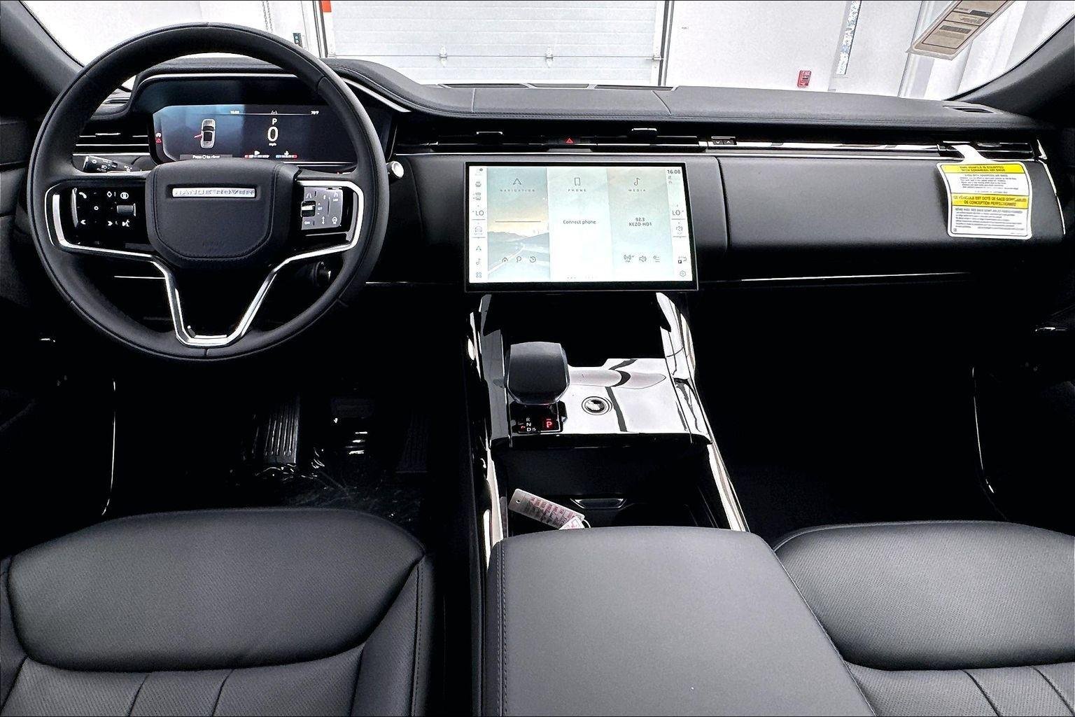 New 2026 Santorini Black Metallic Land Rover SE image 8