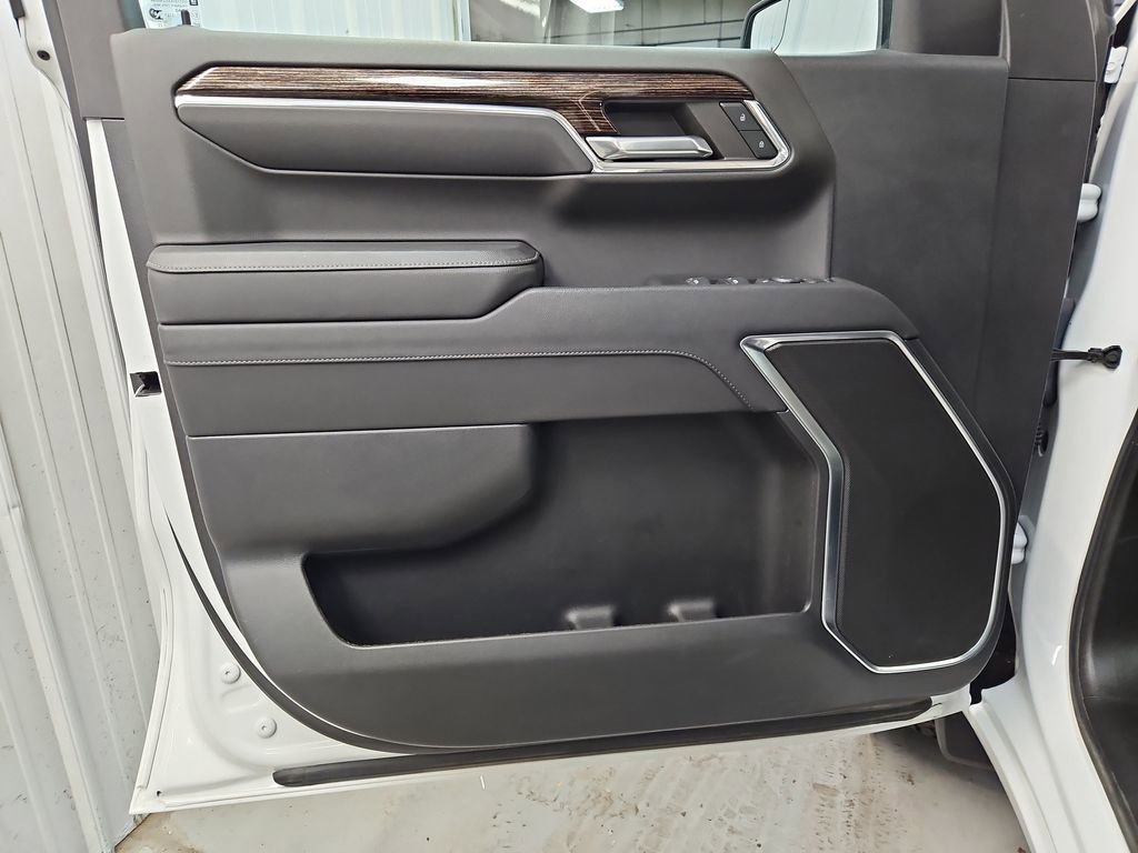 Used 2023 Summit White GMC Elevation image 15