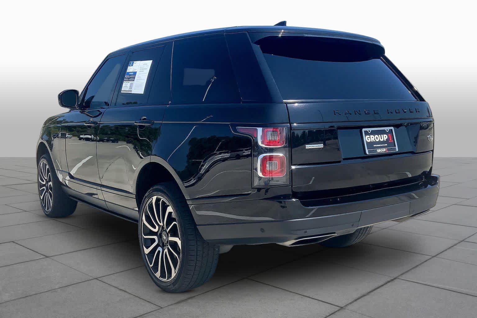 Used 2018 Santorini Black Metallic Land Rover  image 12