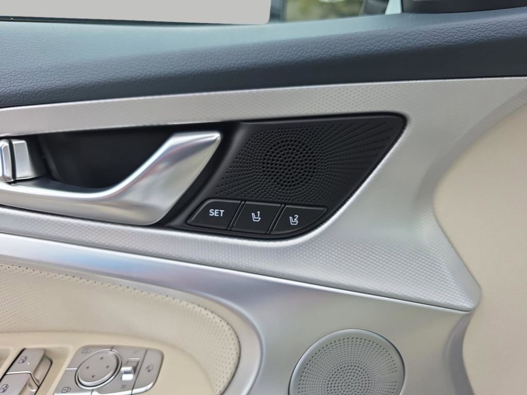 New 2026 White Genesis 2.5T PRESTIGE image 17