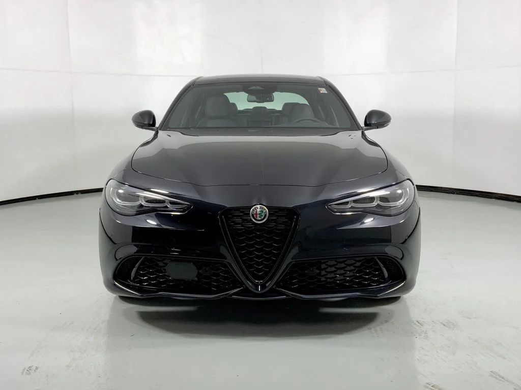 New 2026 Vulcano Black Metallic Exterior Paint Alfa Romeo Veloce image 5
