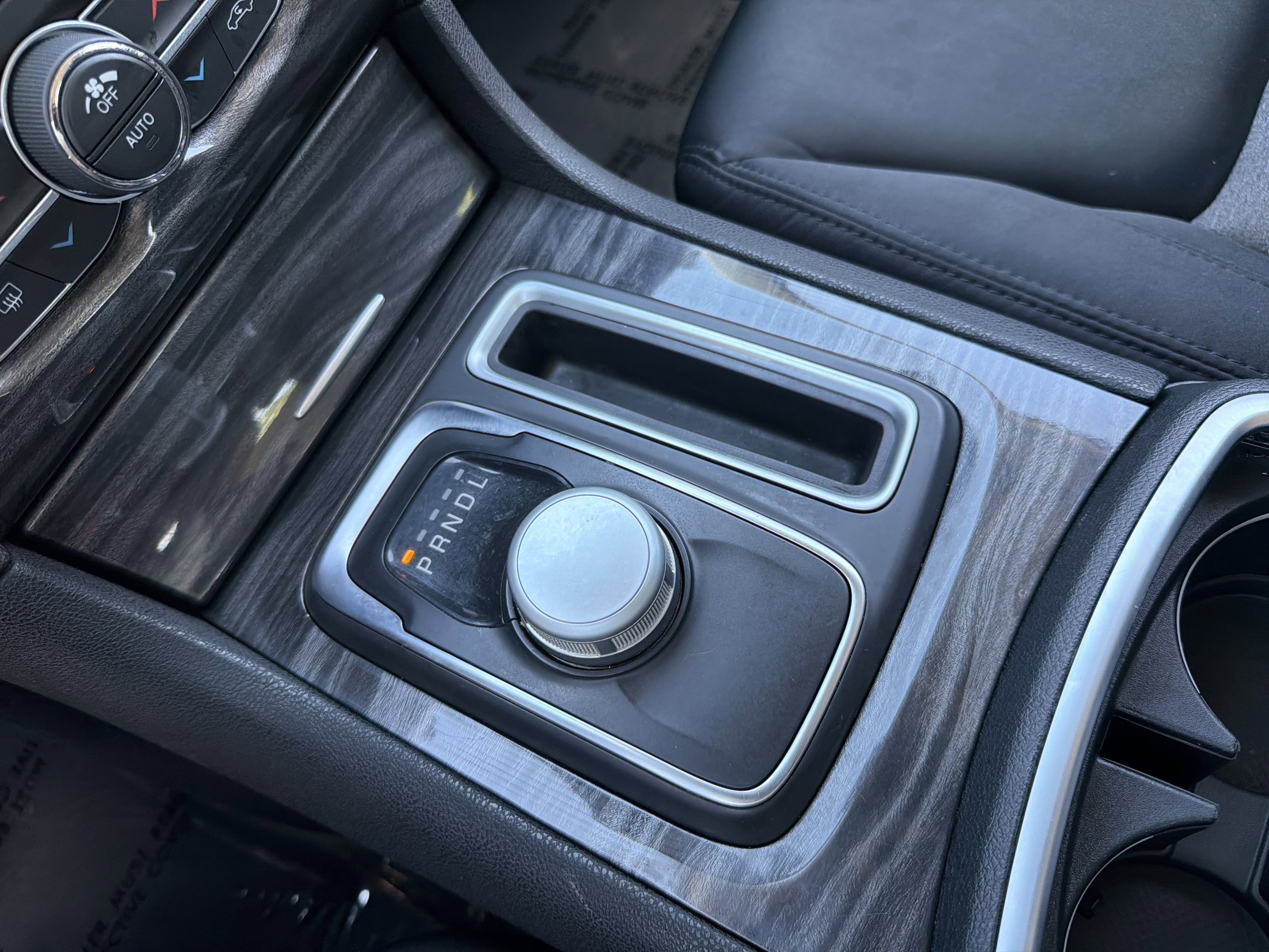 2022 Chrysler 300 Touring - Photo 25