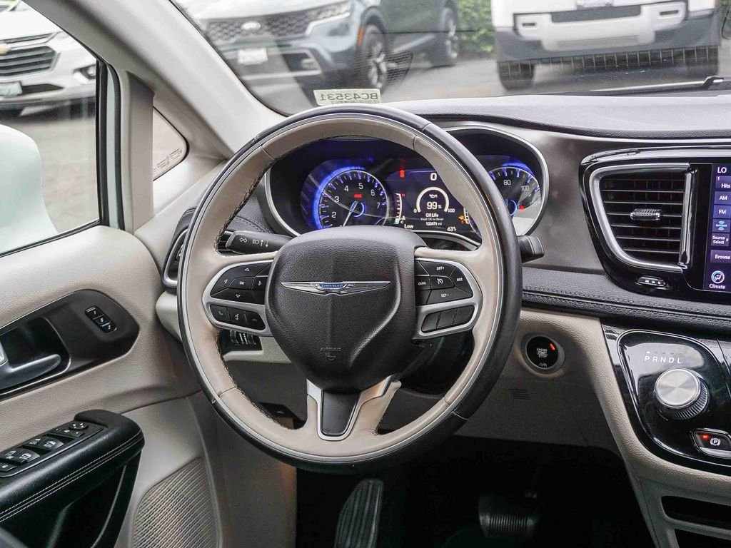 Used 2018 White Chrysler Limited image 16
