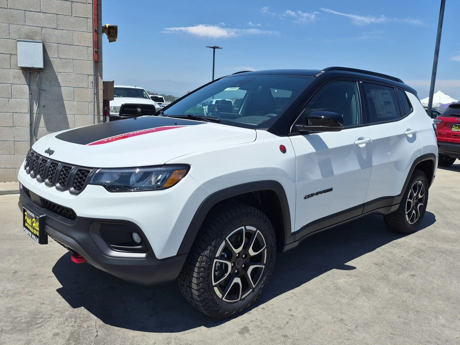 New 2026 Bright White Clear-Coat Exterior Paint Jeep Trailhawk image 3