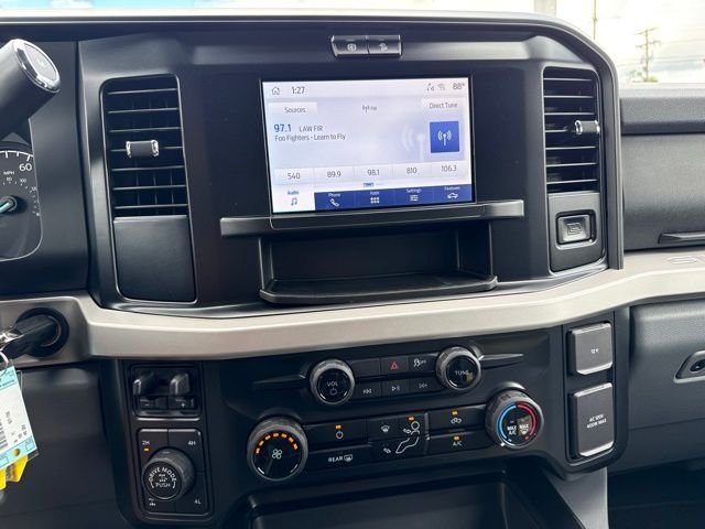 New 2026 Carbonized Gray Metallic Ford XLT image 27