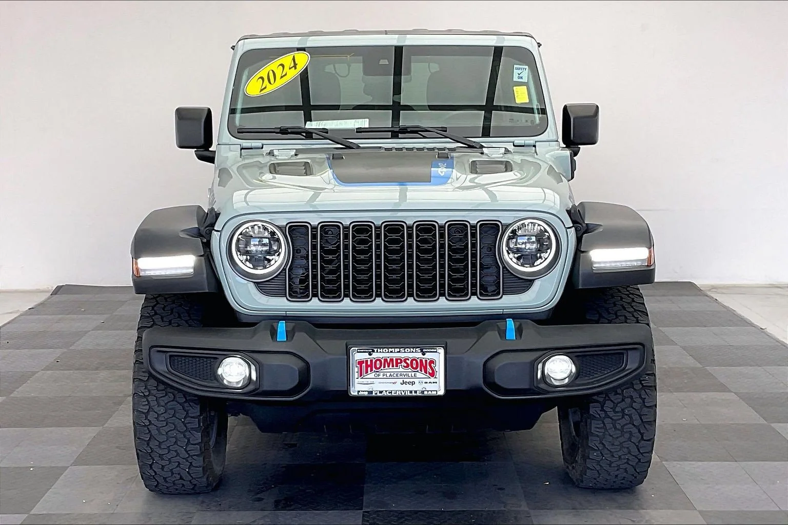 Used 2024 Earl Clearcoat Jeep Rubicon 4xe image 2