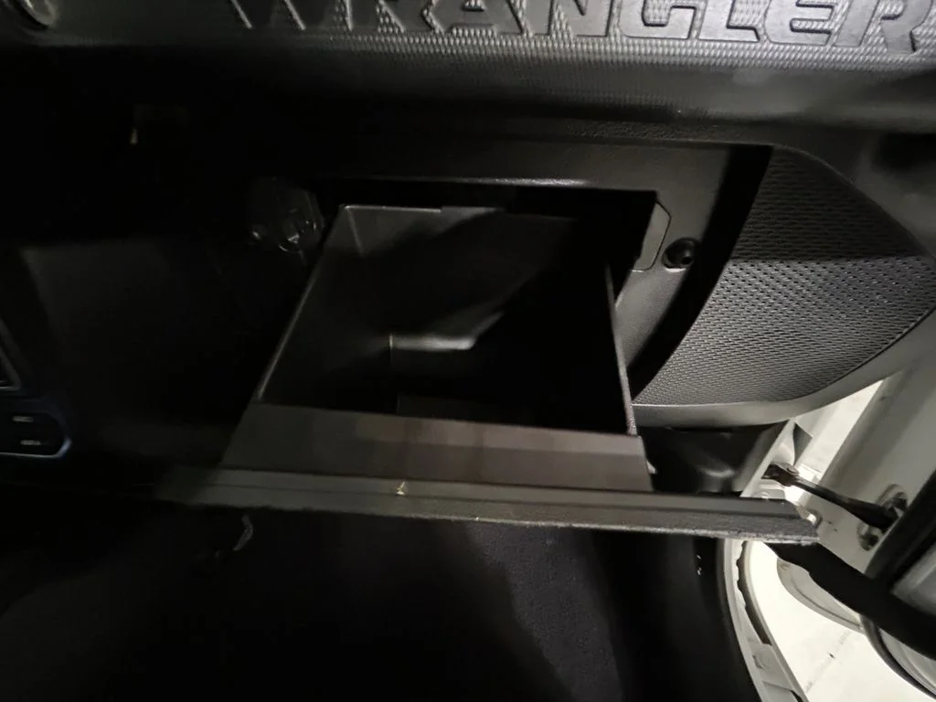 Used 2018 White Jeep Unlimited Rubicon image 28