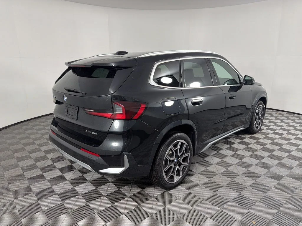 Used 2026 Black Sapphire Metallic BMW xDrive28i image 5