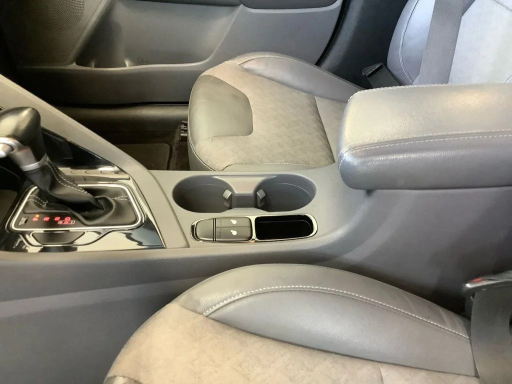 Used 2018 Red Kia EX image 23