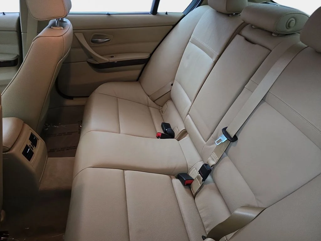 Used 2011 Deep Sea Blue Metallic BMW 328i xDrive image 16