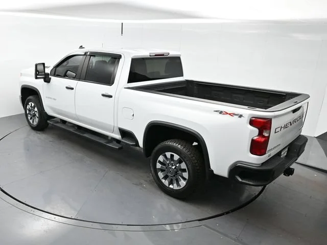 Used 2022 SUMMIT WHITE Chevrolet Custom image 32