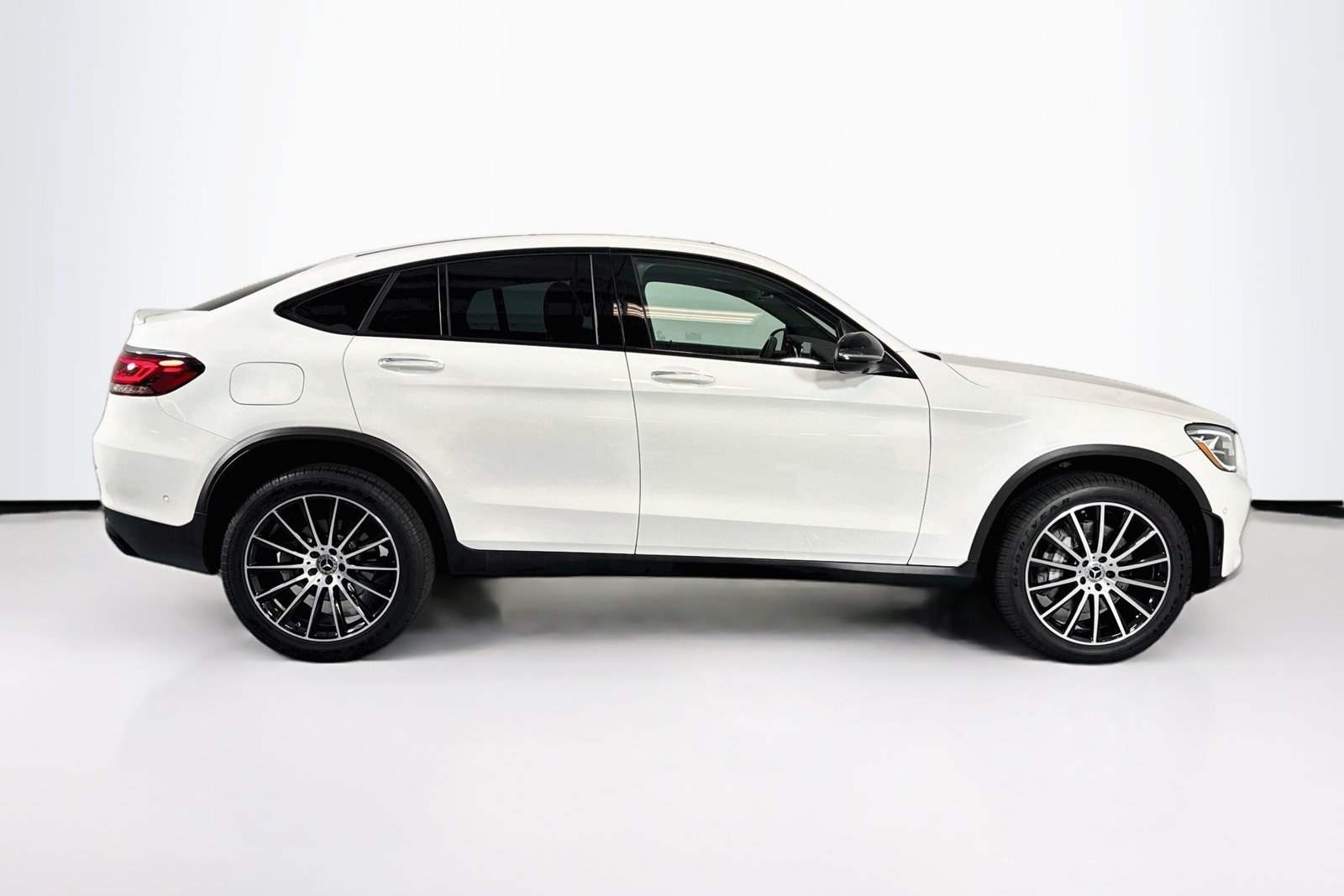 Certified Used 2023 Polar White Mercedes-Benz GLC 300 image 4
