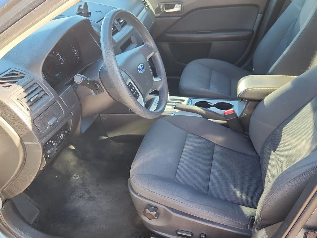 Used 2012 Blue Ford SE image 7