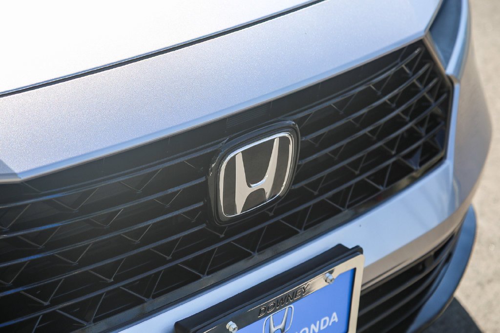 Certified Used 2025 Solar Silver Metallic Honda EX-L image 12