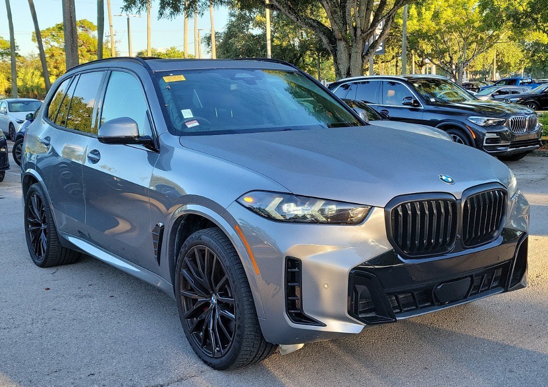 Used 2025 Skyscraper Grey Metallic BMW sDrive40i image 1