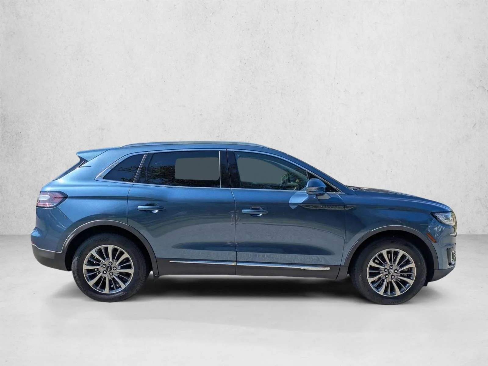 Used 2019 Blue Diamond Metallic Lincoln Select image 4