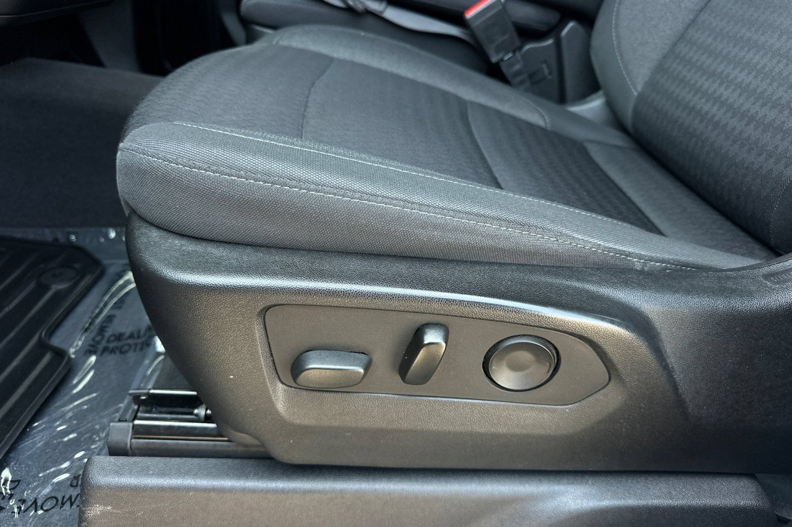 Used 2022 Summit White Chevrolet Custom image 13