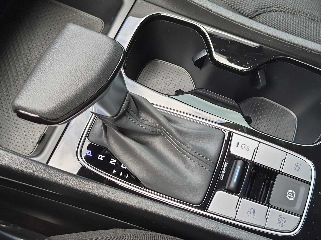 New 2026 Shimmering Silver Hyundai SE FWD image 29