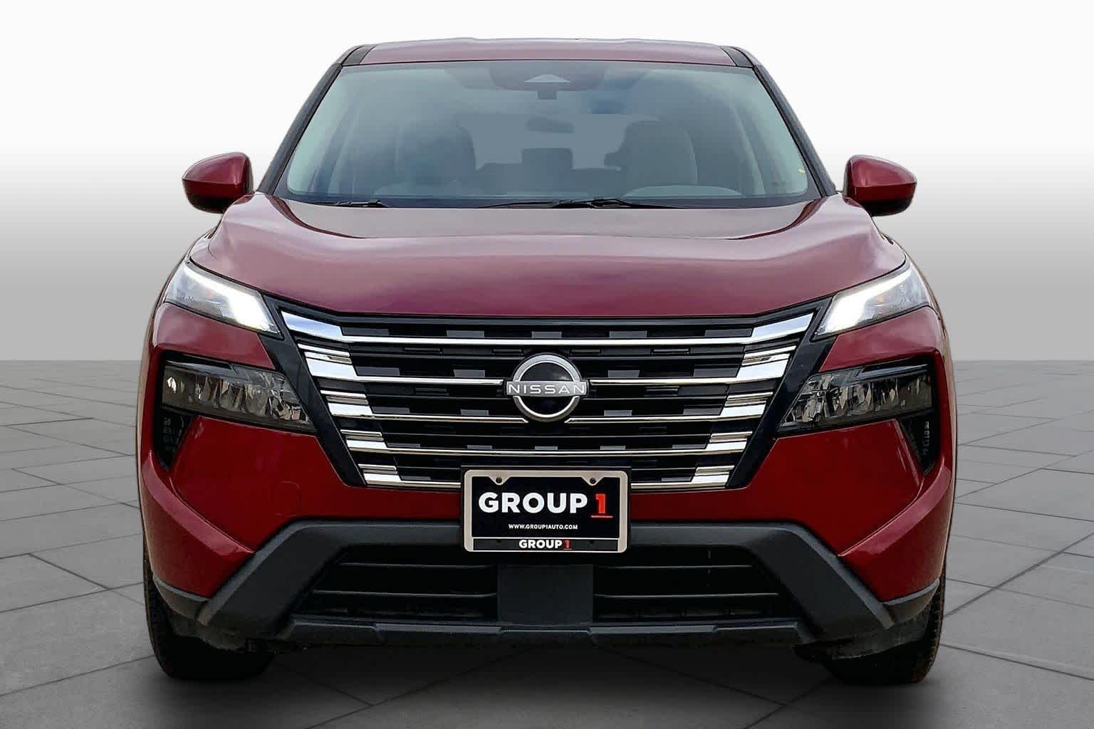 Used 2025 Scarlet Ember Tintcoat Nissan SV image 4