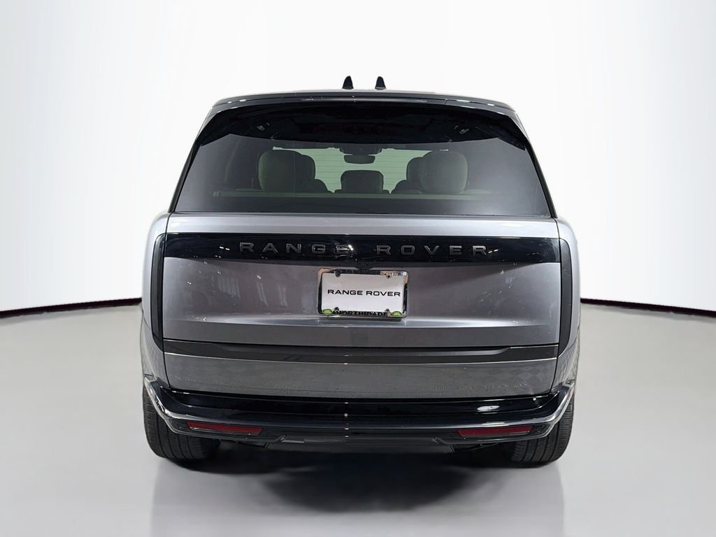 New 2026 Eiger Grey Land Rover SE image 6