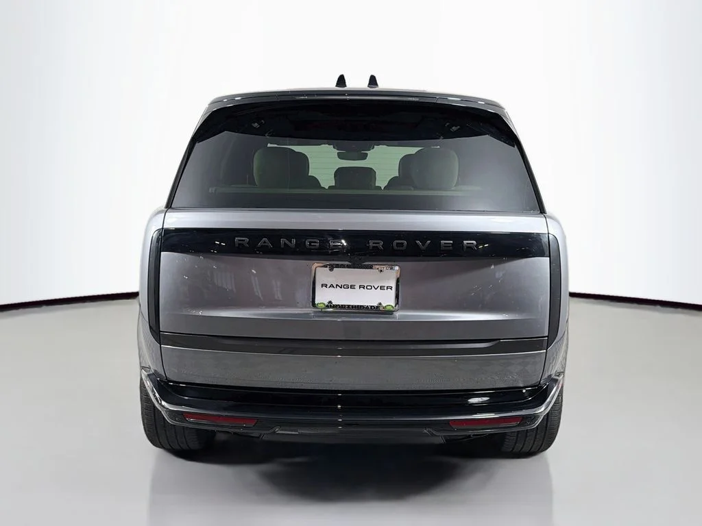 New 2026 Eiger Grey Land Rover SE image 6