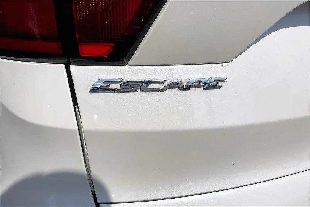 Certified Used 2019 White Platinum Clearcoat Metallic Ford SEL image 32