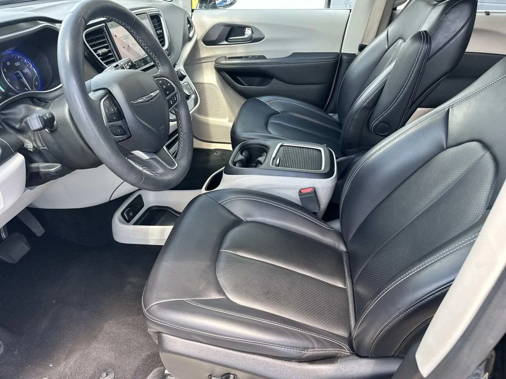 Used 2024 Black Chrysler Touring L image 16