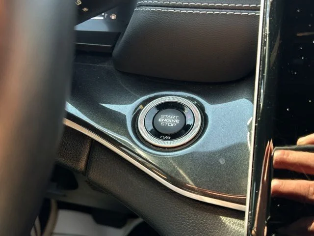 Used 2022 Gray Jeep Altitude image 43