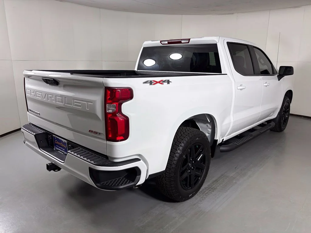 New 2026 Summit White Chevrolet RST image 10