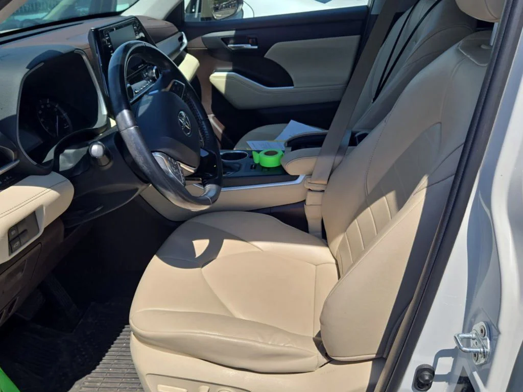 Used 2021 White Toyota XLE image 9