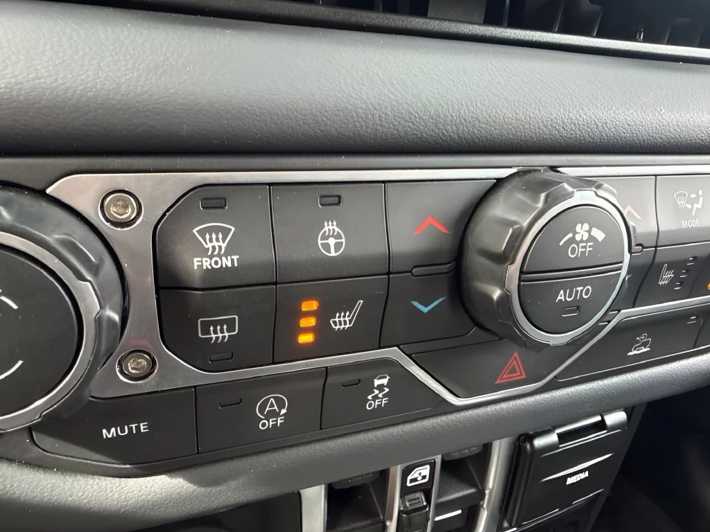 Used 2026 Gray Jeep Sahara image 19